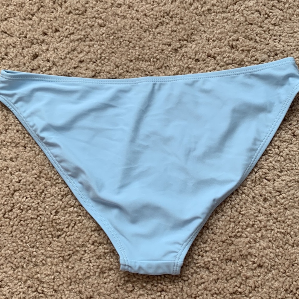 Bathing suits - Picture 6 of 8